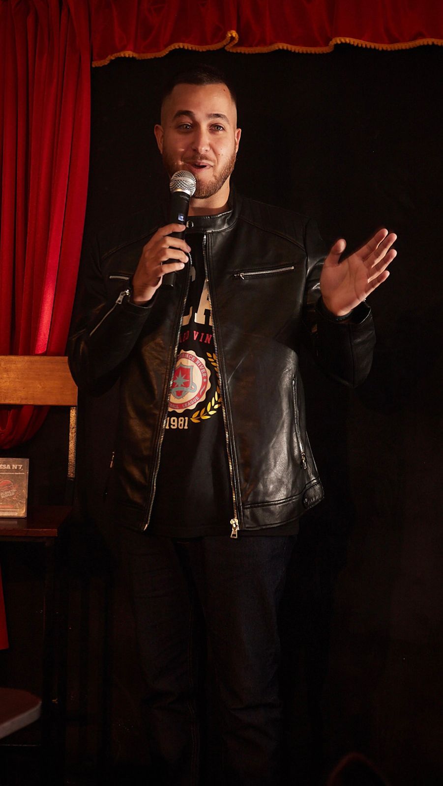 Juan Cruz Anolles en Taburete Club de Comedia
