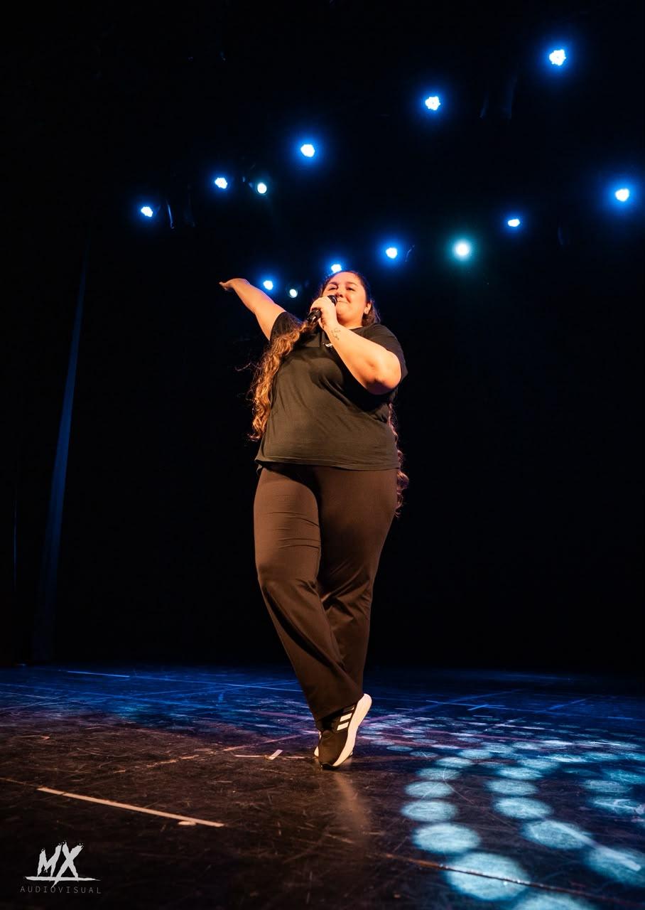 Luppe en Taburete Club de Comedia