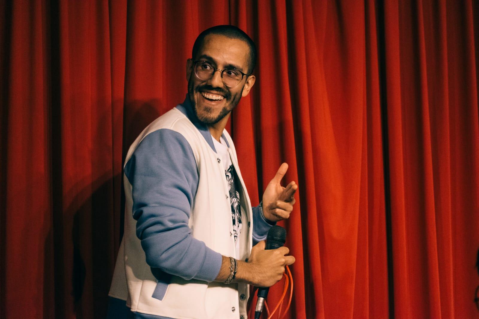 Javier Mansilla en Taburete Club de Comedia