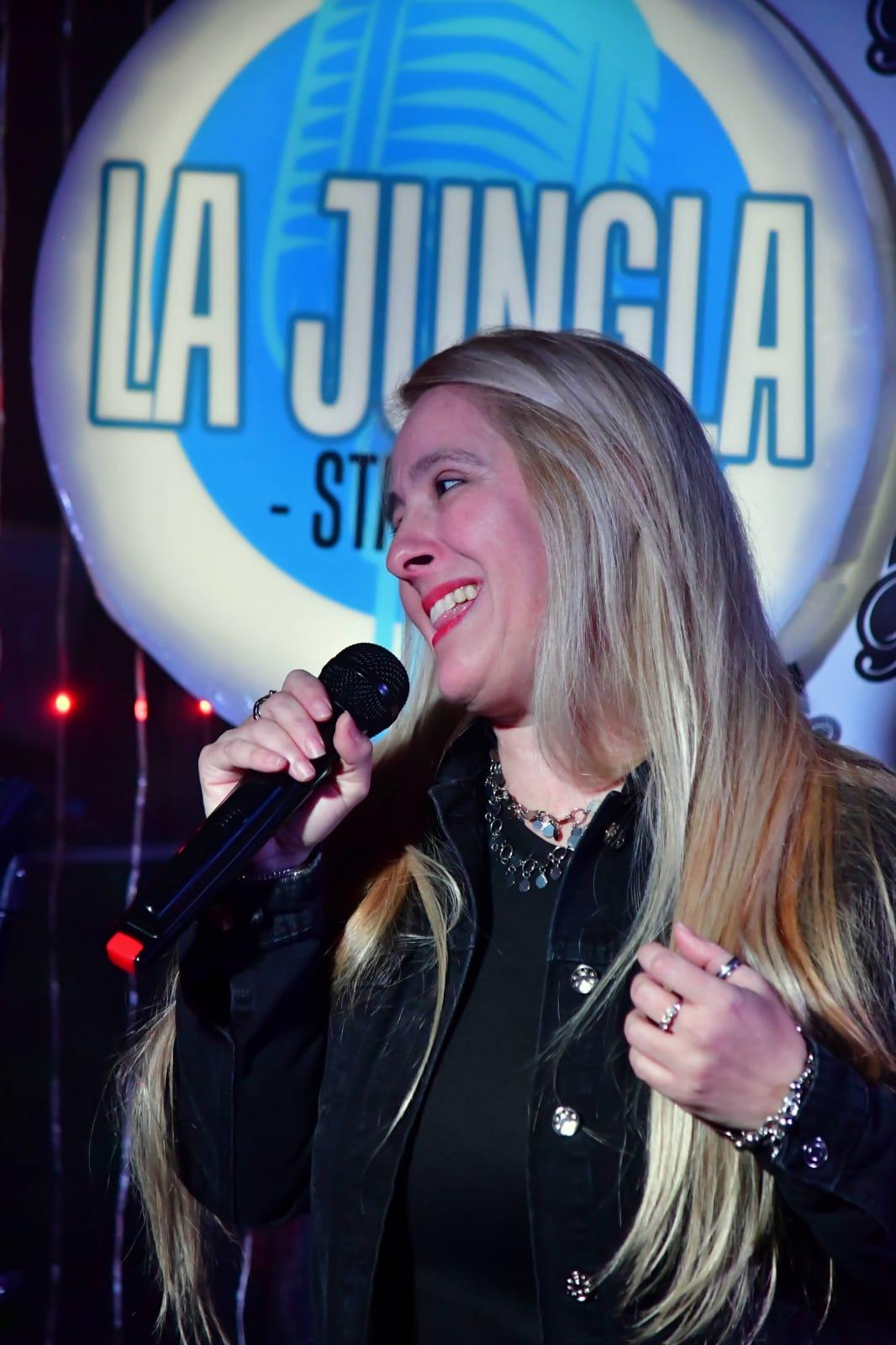Lorena Díaz  en Taburete Club de Comedia