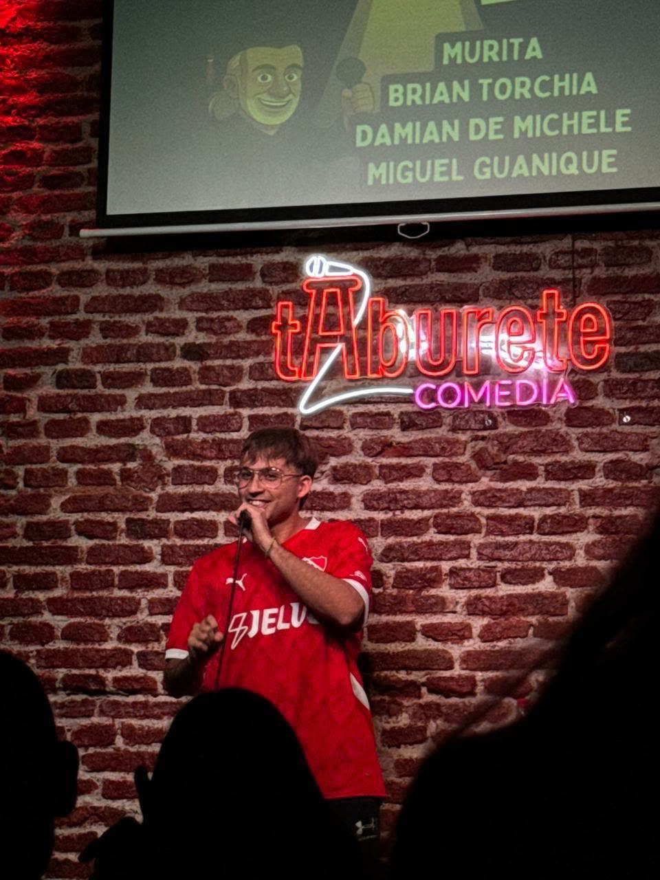 Murita en Taburete Club de Comedia